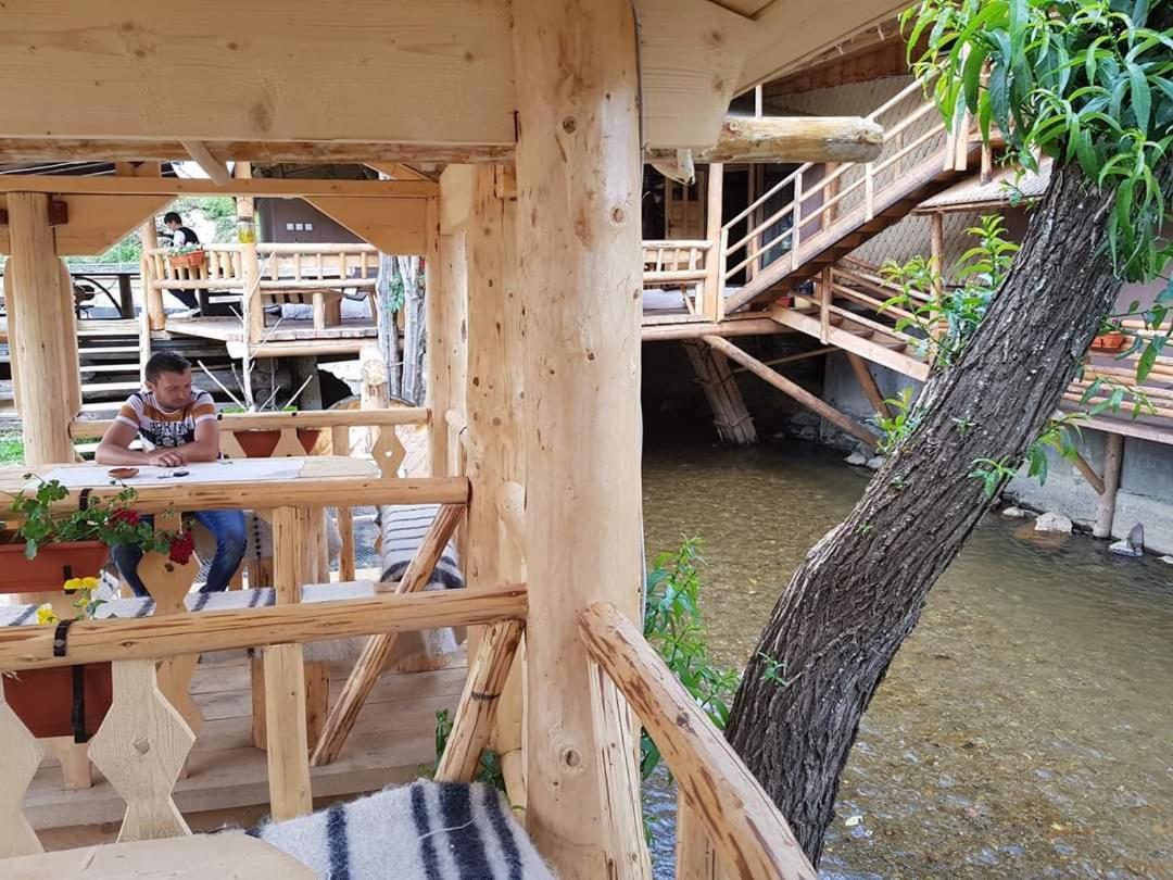 Casuta Din Povesti Otel Arada Dış mekan fotoğraf